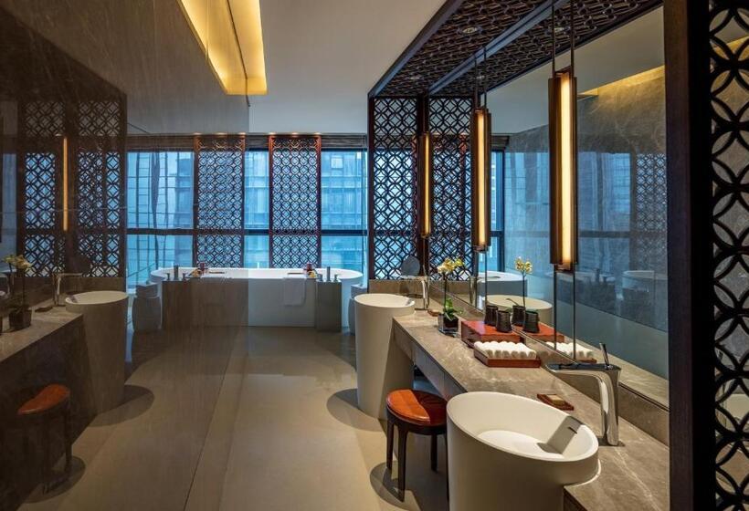 اتاق لوکس با تخت بزرگ, Regent Chongqing   Complimentary 1st Round Mini Bar Daily