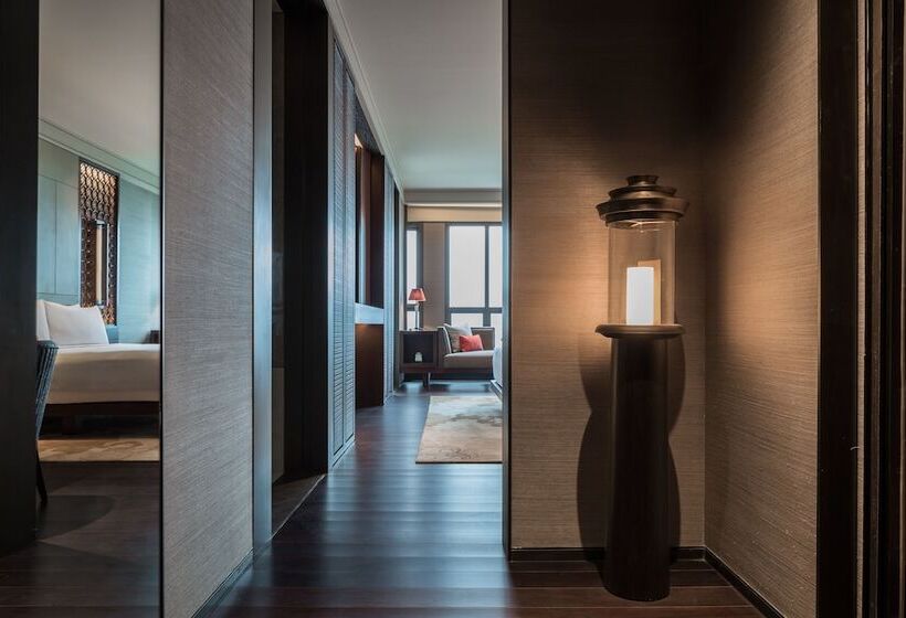 اتاق پرمیوم, Regent Chongqing   Complimentary 1st Round Mini Bar Daily
