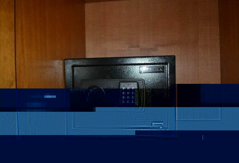 اتاق استاندارد سه نفره, Noubou International