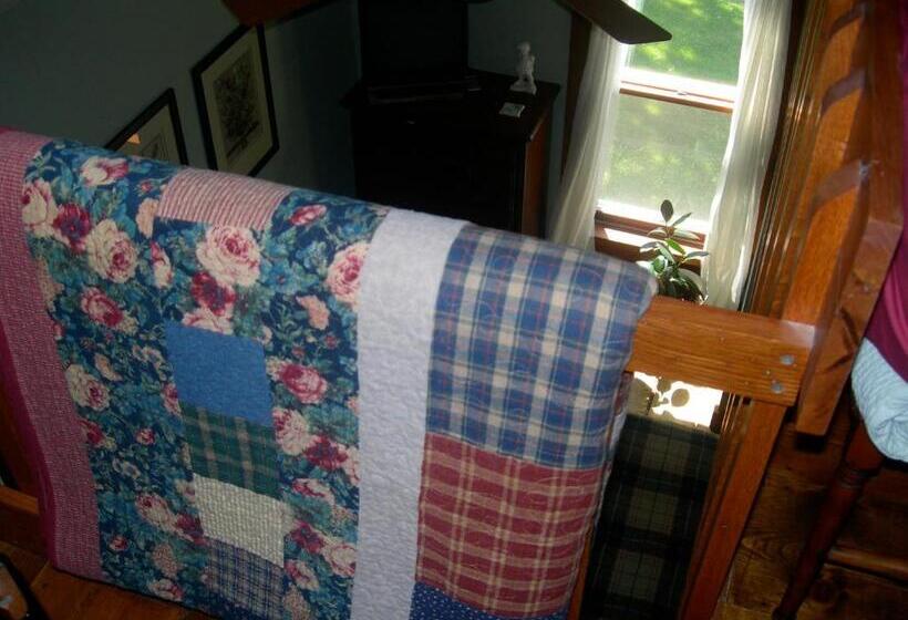 Deluxe Suite King Bed, Strawberry Farm B And B