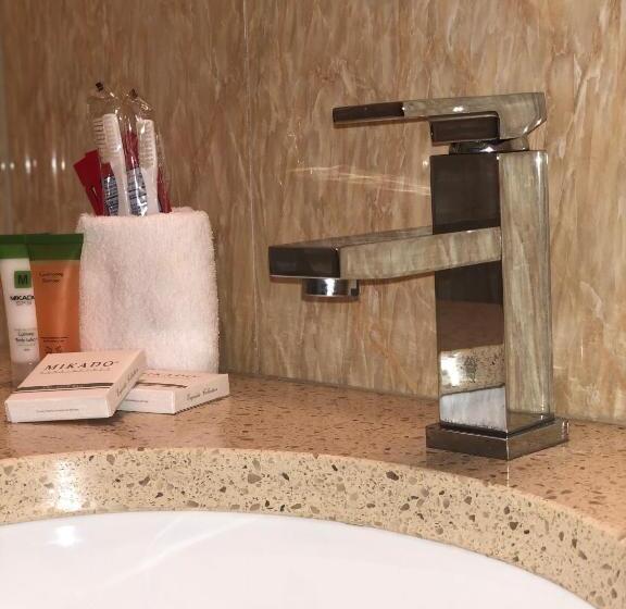 اتاق لوکس با تخت بزرگ, Elmhurst