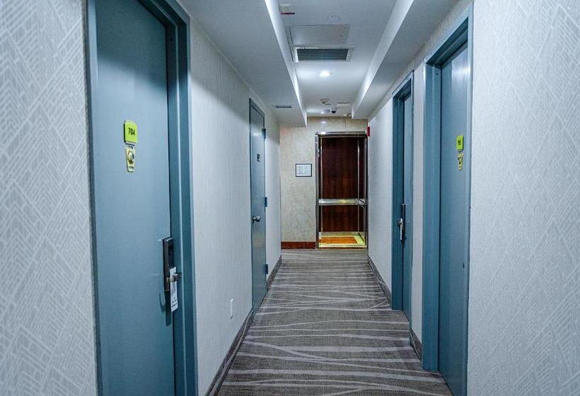 اتاق لوکس با تخت بزرگ, Elmhurst