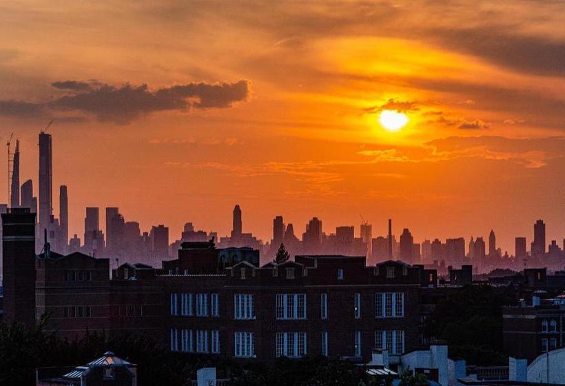 اتاق سوپریور با تخت بزرگ, Elmhurst