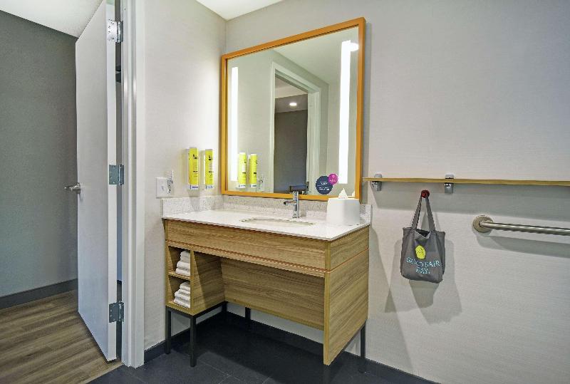 اتاق استاندارد با تخت بزرگ, Tru By Hilton Portland Airport Area