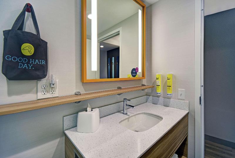 اتاق استاندارد با تخت بزرگ, Tru By Hilton Portland Airport Area