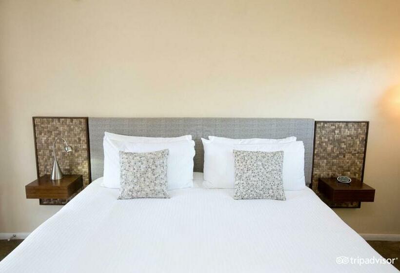 اتاق استاندارد با چشم‌انداز استخر, The Spring Resort & Spa