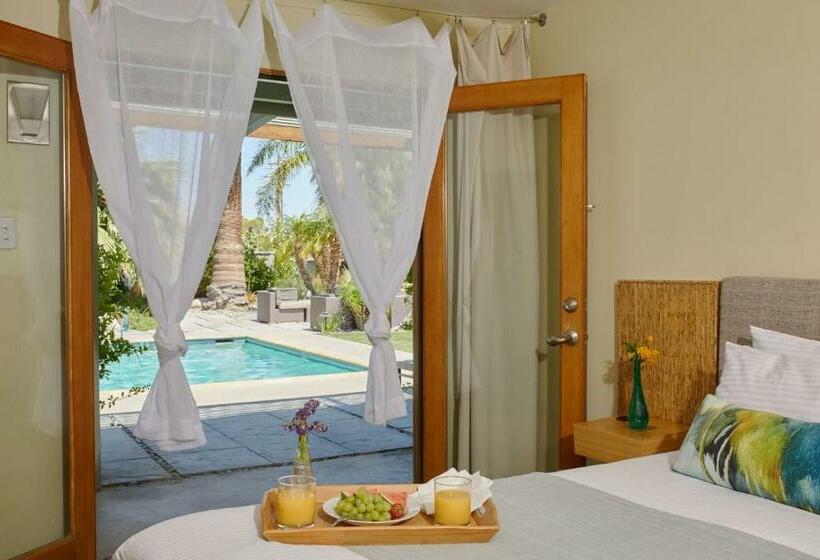 اتاق استاندارد با چشم‌انداز استخر, The Spring Resort & Spa