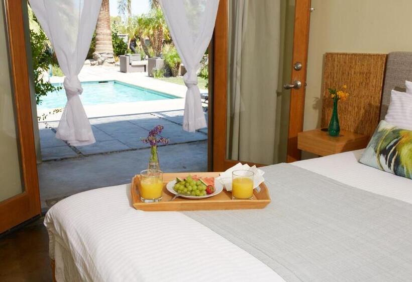 اتاق استاندارد با چشم‌انداز استخر, The Spring Resort & Spa