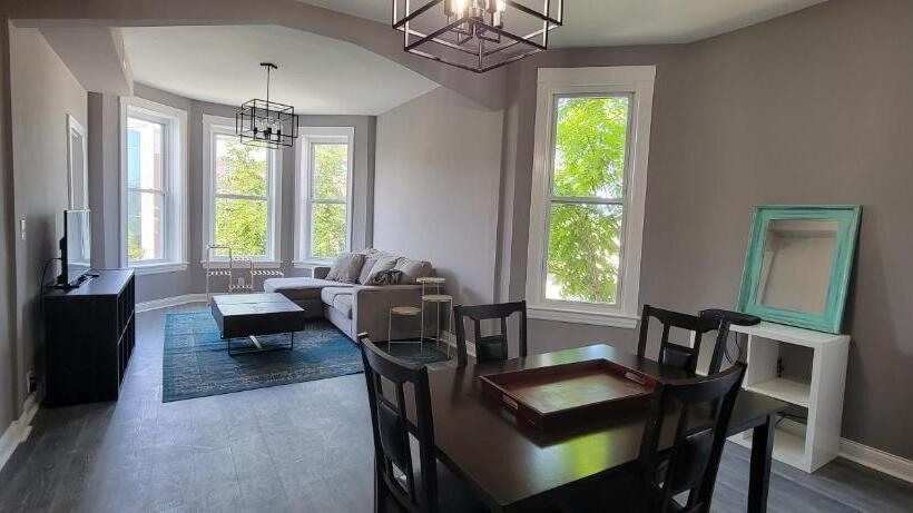 آپارتمان دلوکس 3 خوابه, Chicago Avenue Inn
