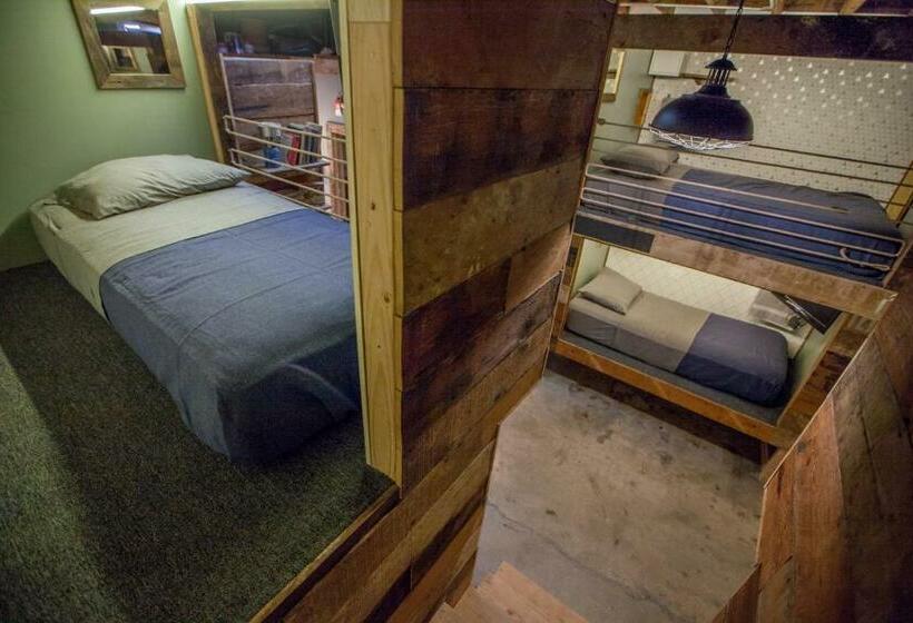 Bed in een Gedeelde Kamer, Podshare East Hollywood