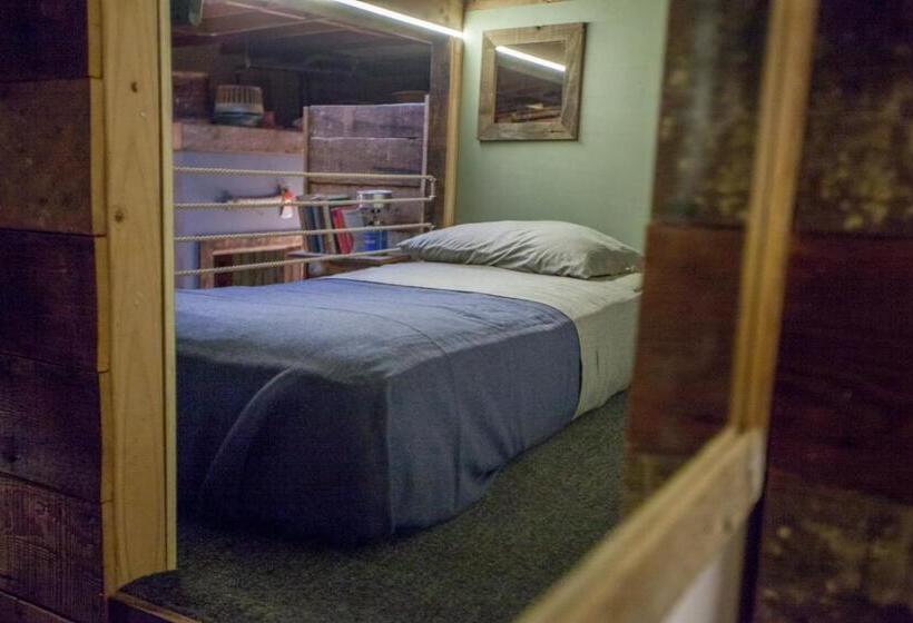 Bed in een Gedeelde Kamer, Podshare East Hollywood