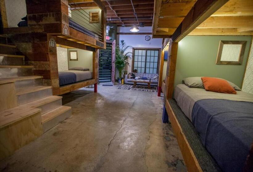 Bed in een Gedeelde Kamer, Podshare East Hollywood