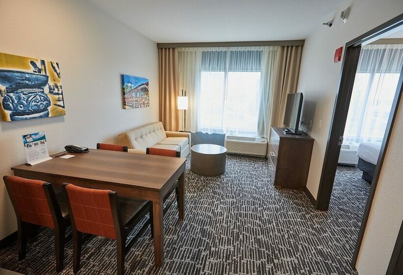 سوییت خانوادگی, Gundersen Hotel & Suites