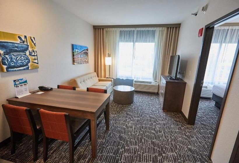 Deluxe Suite King Bed, Gundersen Hotel & Suites