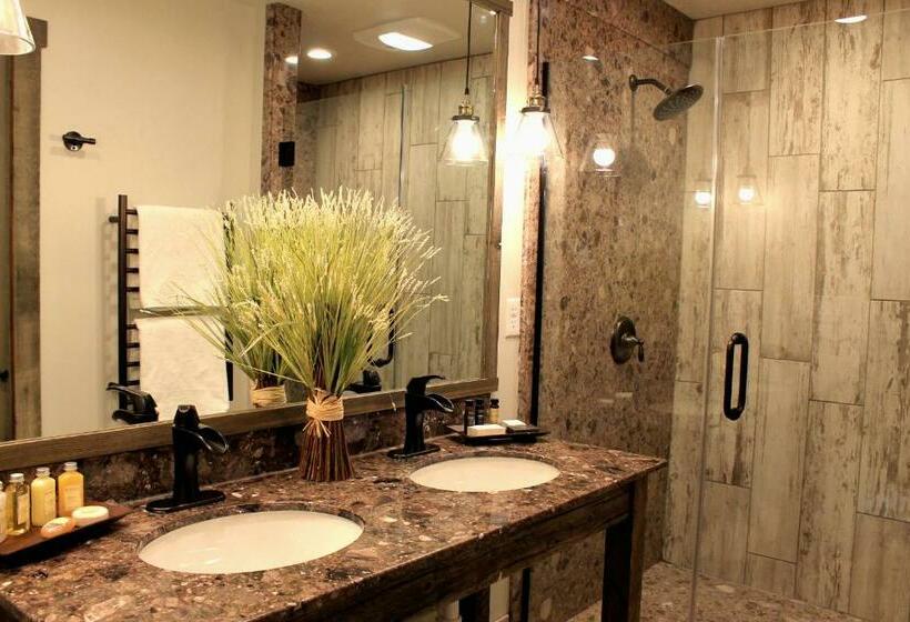 اتاق لوکس با تخت بزرگ, 1872 Inn   Adults Exclusive
