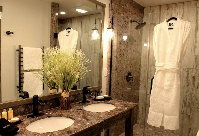 اتاق لوکس با تخت بزرگ, 1872 Inn   Adults Exclusive