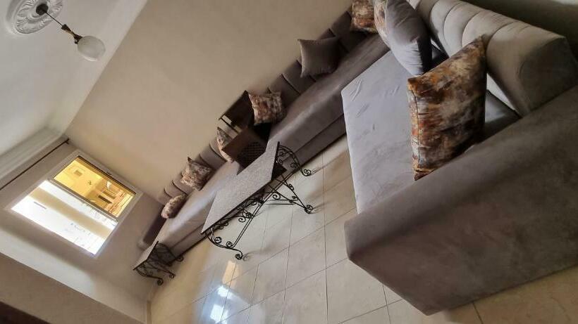 اتاق یک تخته با چشم‌انداز استخر, Beach Club La Perle