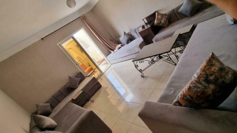 اتاق استاندارد با چشم‌انداز استخر, Beach Club La Perle