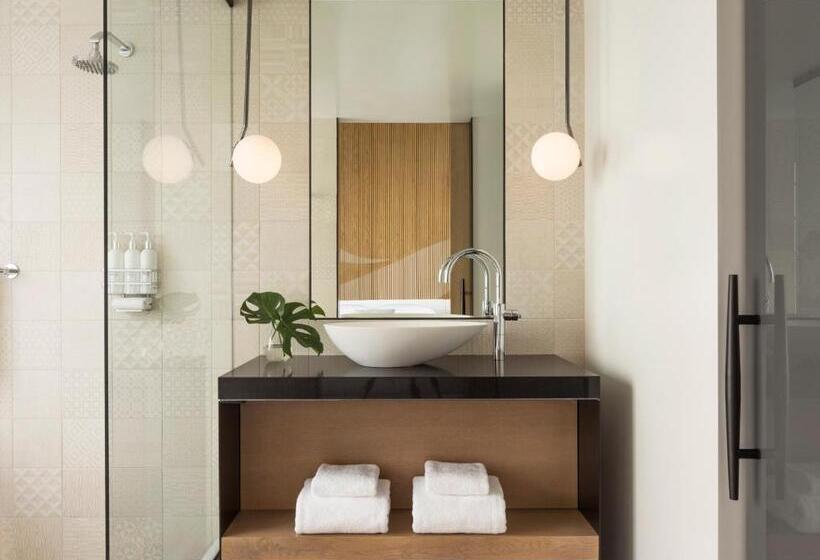 اتاق استاندارد با تخت بزرگ برای معلولان, Kimpton La Peer Hotel West Hollywood, An Ihg
