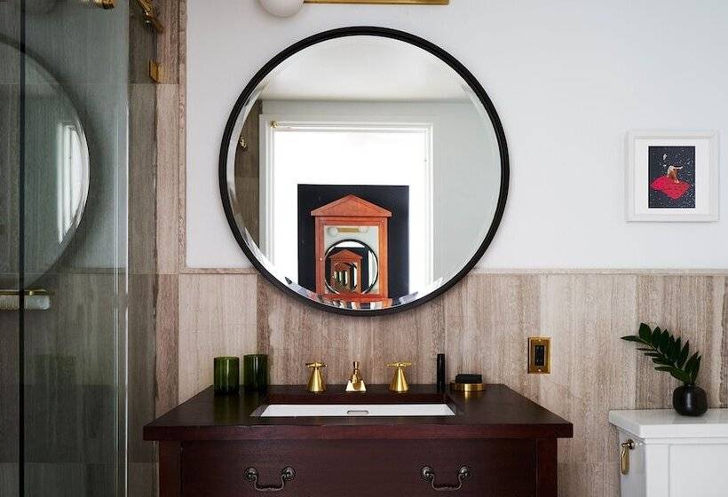 استودیوی استاندارد, The Line Hotel Dc