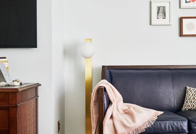 استودیوی استاندارد, The Line Hotel Dc