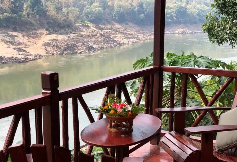اتاق استاندارد سه تخته با چشم‌انداز, Mekong Riverside Lodge