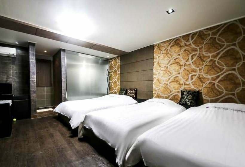 اتاق لوکس سه تخته, Mong Hotel Seosan