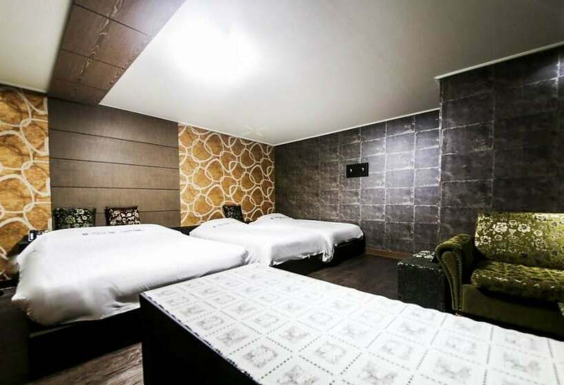 اتاق لوکس سه تخته, Mong Hotel Seosan