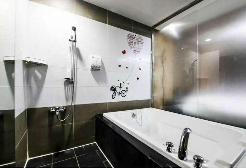 اتاق لوکس سه تخته, Mong Hotel Seosan