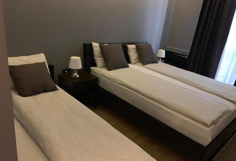 اتاق لوکس سه تخته, Motel Stari Hrast