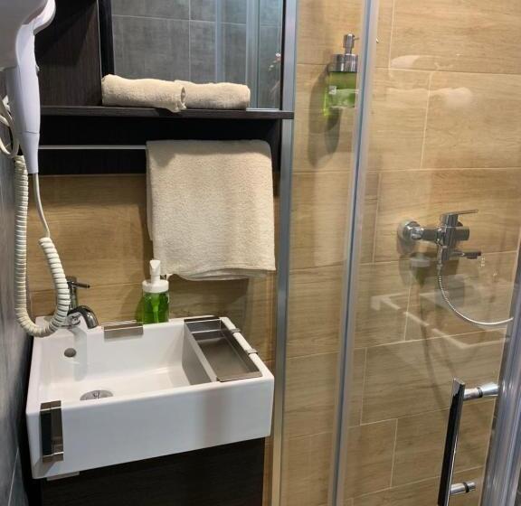 اتاق لوکس سه تخته, Motel Stari Hrast