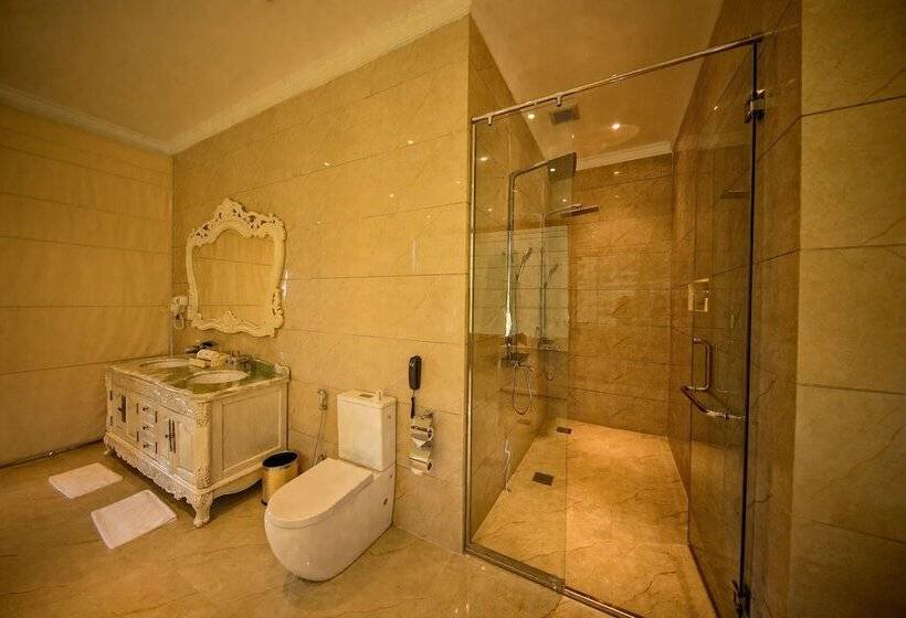 سوئیت پرزیدنت, The Golden Crown