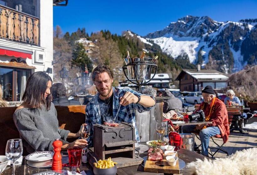 کلبه ییلاقی, Le Coucou Hotel Restaurant & Lounge Bar