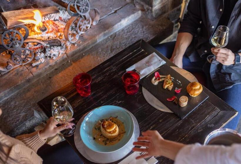 کلبه ییلاقی, Le Coucou Hotel Restaurant & Lounge Bar
