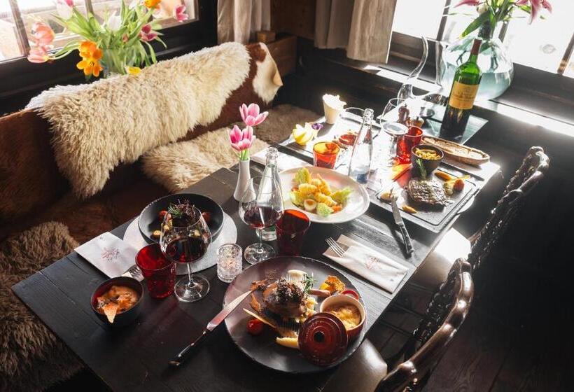 اتاق استاندارد با سرویس بهداشتی مشترک, Le Coucou Hotel Restaurant & Lounge Bar