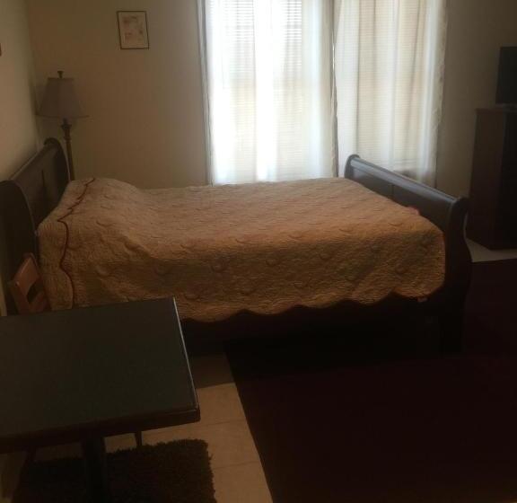 اتاق استاندارد, Misquamicut Beach Front Inn