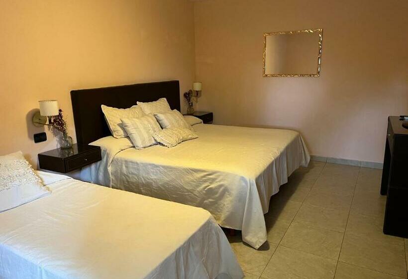 اتاق استاندارد سه نفره, Petit Hotel El Alcanfor