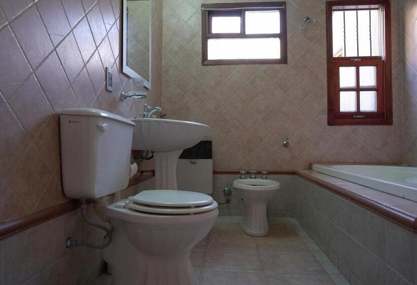 اتاق استاندارد سه نفره, Petit Hotel El Alcanfor