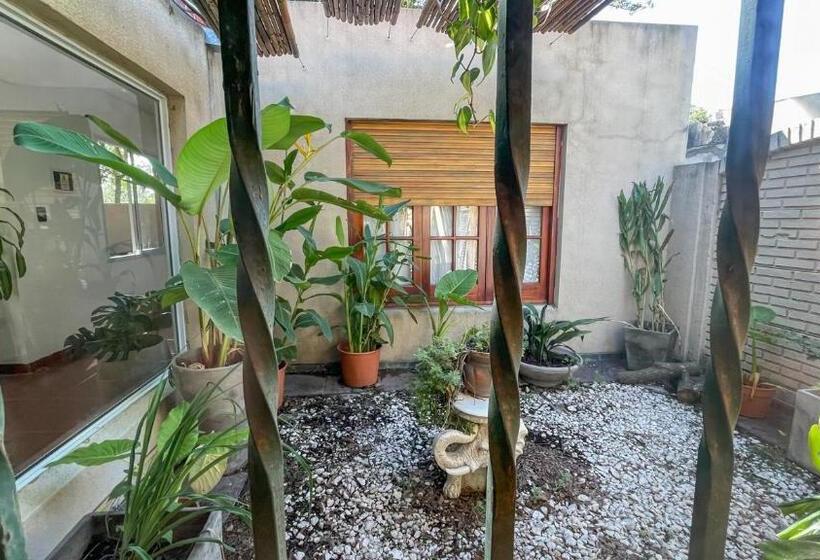 اتاق استاندارد سه نفره, Petit Hotel El Alcanfor