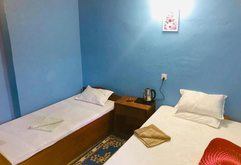اتاق استاندارد با چشم‌انداز باغ, Goodday Backpackers