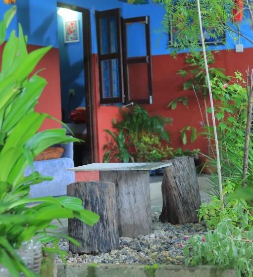 اتاق استاندارد با چشم‌انداز باغ, Goodday Backpackers