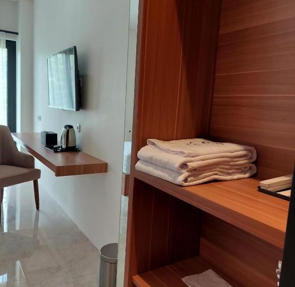 اتاق لوکس با بالکن, Gemma Hotel Balige