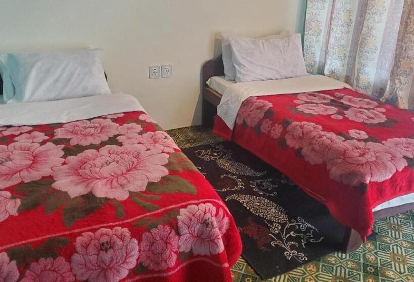 اتاق لوکس, Ultar House