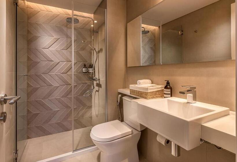 استودیوی سوپریور, Houze   Stay & Residences By Ava
