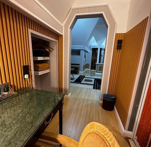 سوییت با چشم‌انداز باغ, Shari La Perhentian Island Resort
