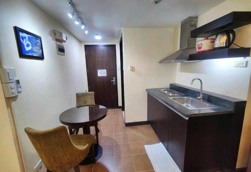 اتاق استاندارد, Cozy Hotel Room With Bath Tub And Free Pool Access