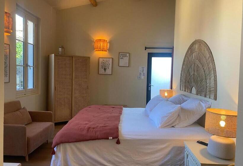 اتاق استاندارد سه نفره, La Maison Clémenceau