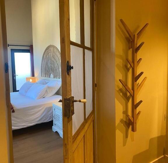 اتاق استاندارد سه نفره, La Maison Clémenceau