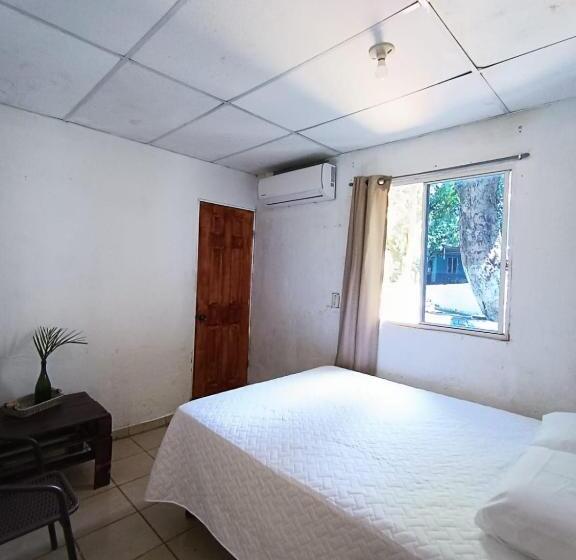 اتاق استاندارد, Secret Spot Surf Inn