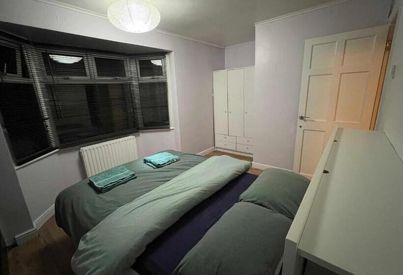 اتاق استاندارد, Room In Dartford
